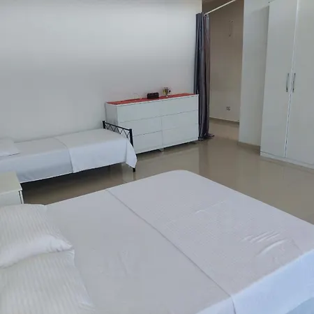 House Ura E Mesit 아파트